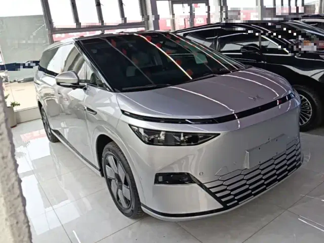 Xpeng X9 — Фото автомобиля 3