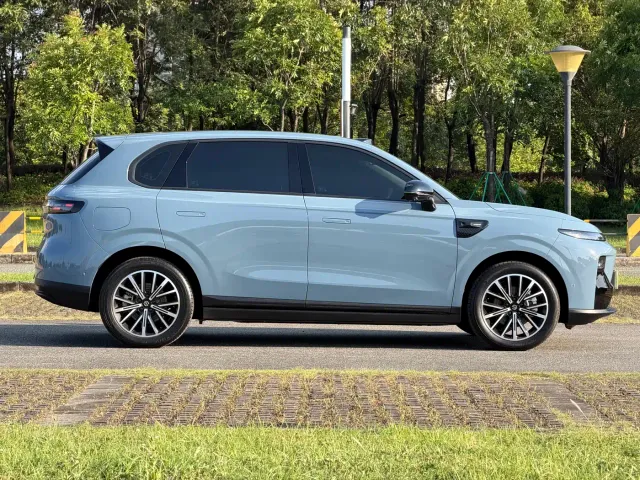 Leapmotor B10 — Фото автомобиля 10