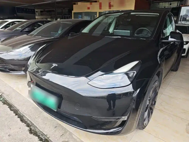 Фотография автомобиля — Tesla Model Y