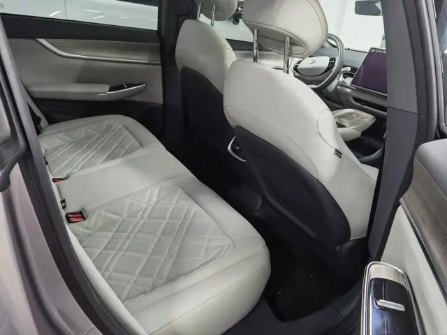 Changan Qiyuan A07 — Фото автомобиля 6