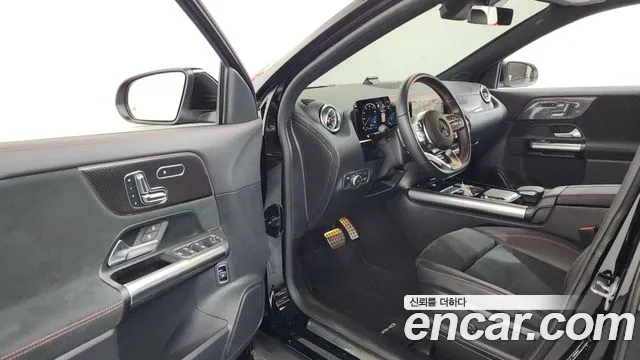 Mercedes-Benz GLA-Class H247 — Фото автомобиля 10