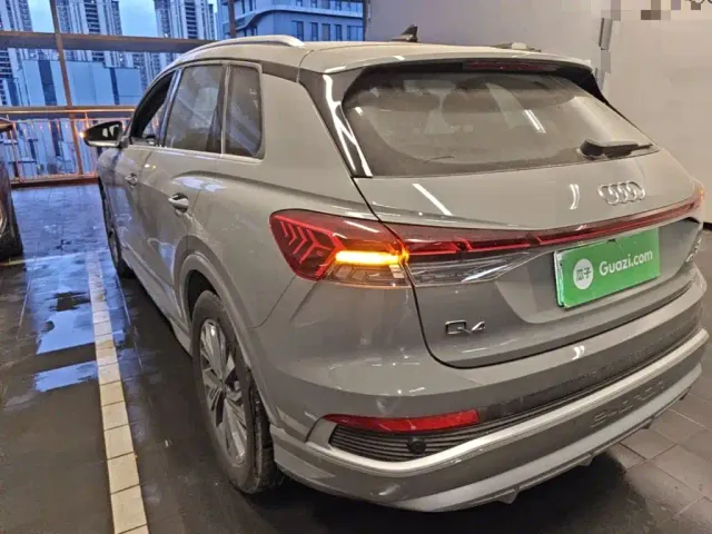Audi Q4 e-tron — Фото автомобиля 4