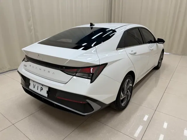 Hyundai Elantra — Фото автомобиля 5