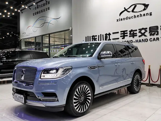 Lincoln Navigator — Фото автомобиля 2