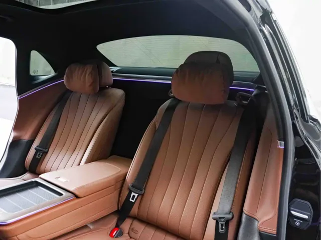 Mercedes-Benz E-Class — Фото автомобиля 28
