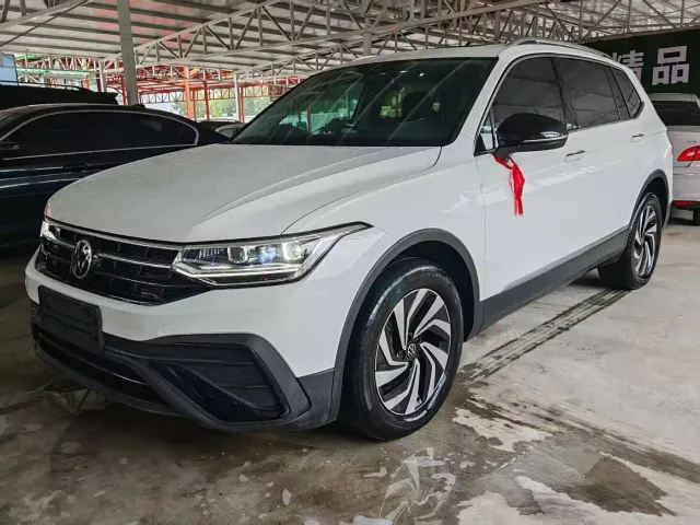 Фотография автомобиля — Volkswagen Tiguan L
