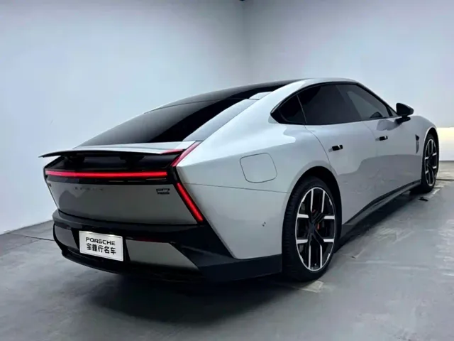 Xpeng P7 — Фото автомобиля 5