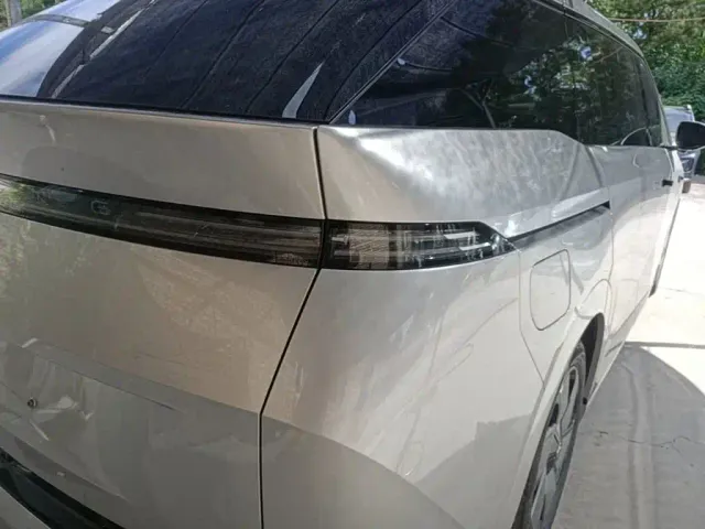 Xpeng X9 — Фото автомобиля 7