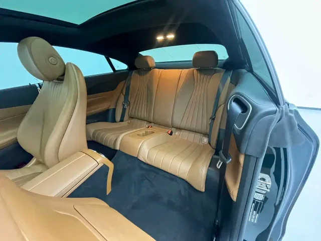 Mercedes-Benz E-Class — Фото автомобиля 12