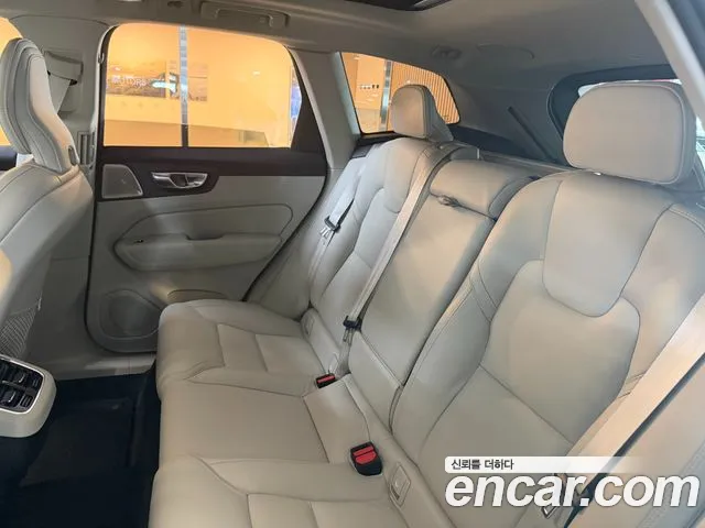 Volvo XC60 Generation 2 — Фото автомобиля 11