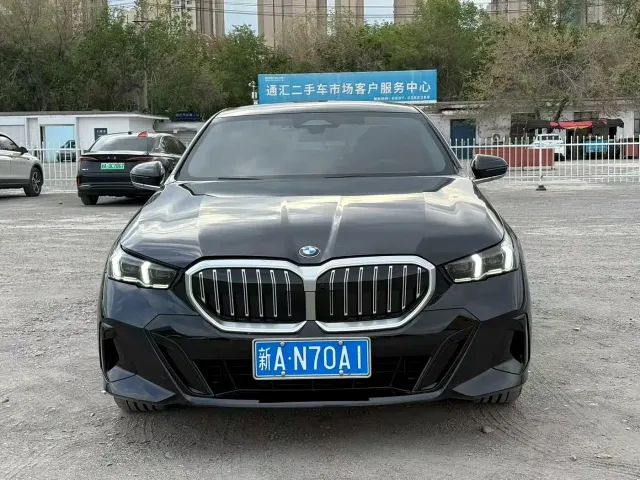 BMW 5 Series — Фото автомобиля 2