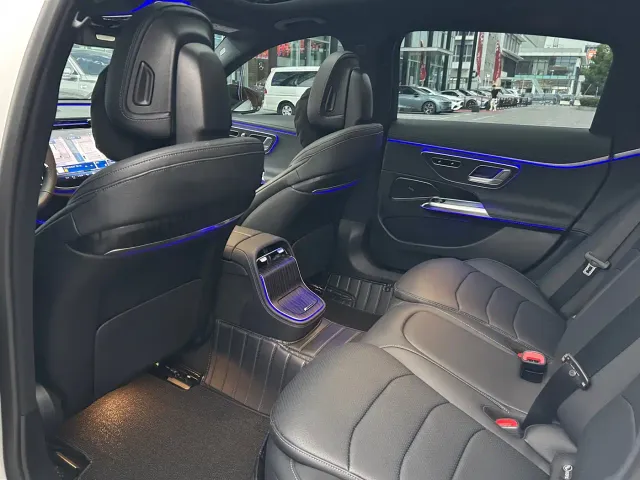 Mercedes-Benz E-Class — Фото автомобиля 10