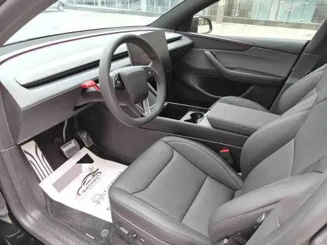 Tesla Model Y — Фото автомобиля 4