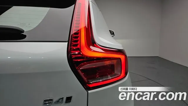 Вольво XC40 B4 Ultimate Bright — Фото автомобиля 16
