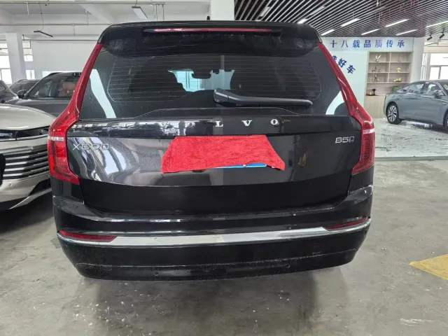 Volvo XC90 — Фото автомобиля 3