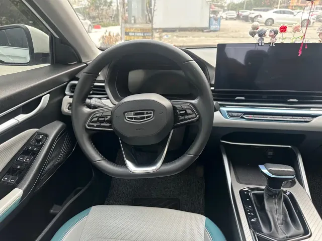 Geely Emgrand — Фото автомобиля 16