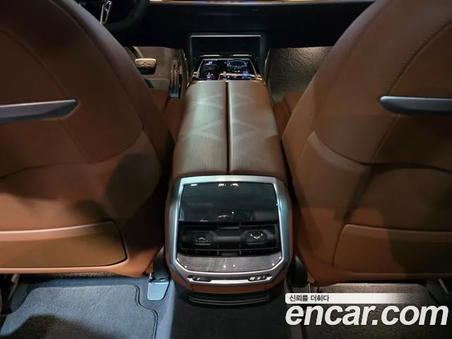 BMW 7-Series — Фото автомобиля 18