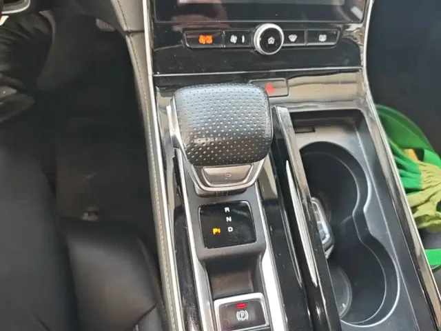 Roewe i6 MAX EV — Фото автомобиля 9