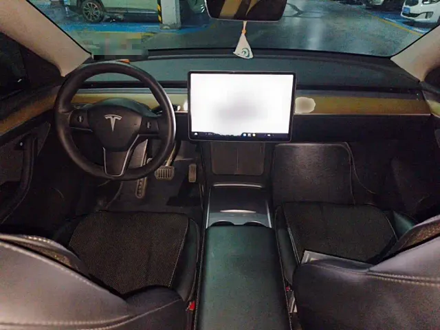 Tesla Model Y — Фото автомобиля 12