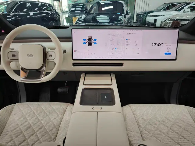 Li Auto L8 — Фото автомобиля 4