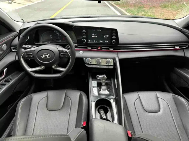 Hyundai Elantra — Фото автомобиля 3