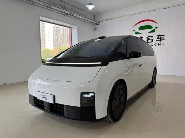 Li Auto MEGA — Фото автомобиля 3