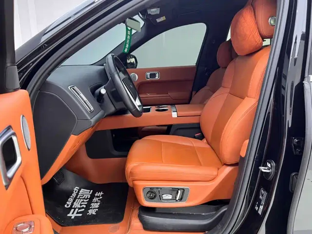 Li Auto L8 — Фото автомобиля 15