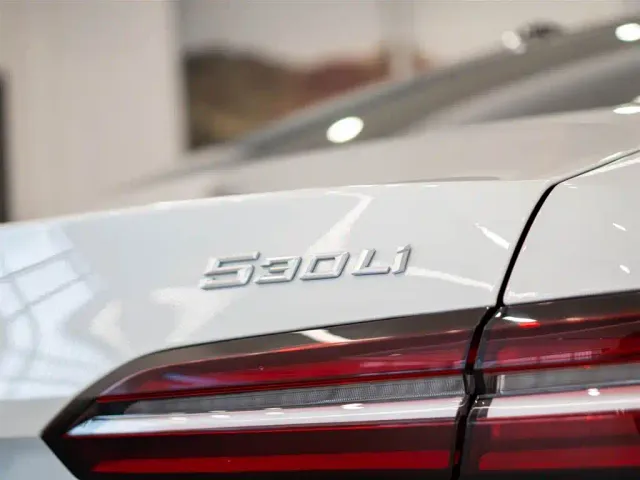 BMW 5 Series — Фото автомобиля 8