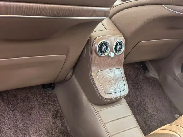 Mercedes-Benz E-Class — Фото автомобиля 16
