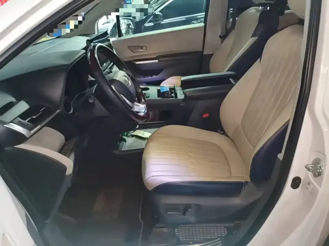 Toyota Sienna — Фото автомобиля 14