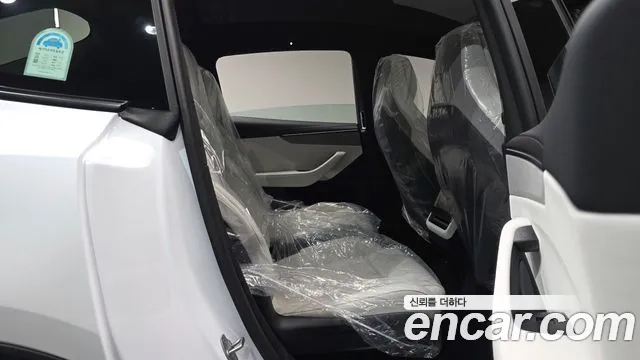 Tesla Model Y — Фото автомобиля 10