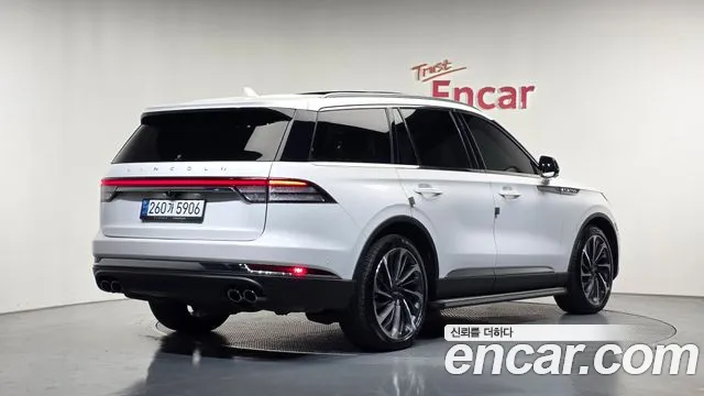 Lincoln Aviator 2nd Gen — Фото автомобиля 2
