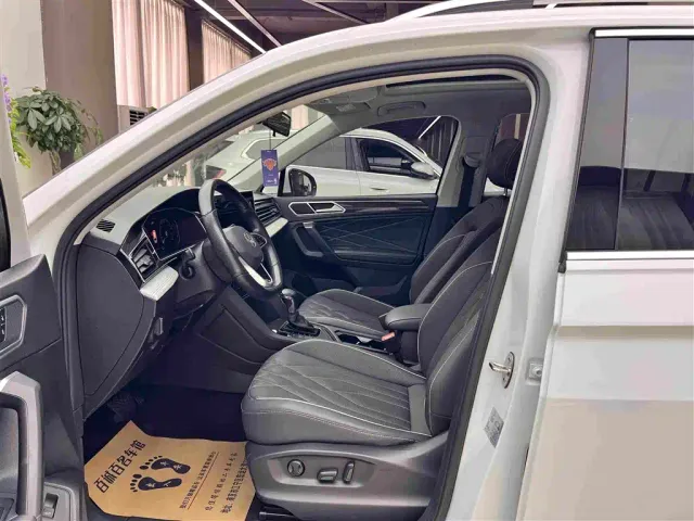 Volkswagen Tiguan L — Фото автомобиля 9