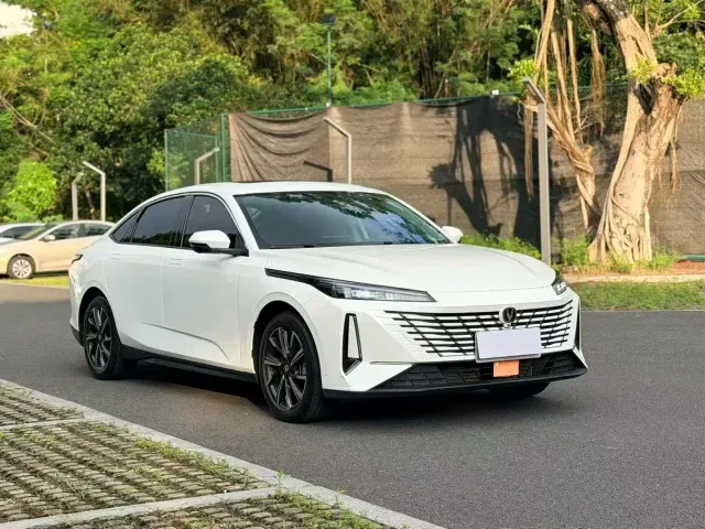 Changan Eado — Фото автомобиля 3