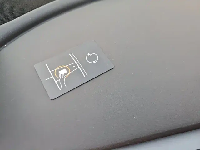Tesla Model Y — Фото автомобиля 8