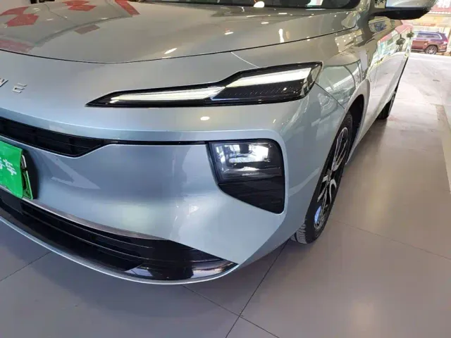 Roewe D6 — Фото автомобиля 23