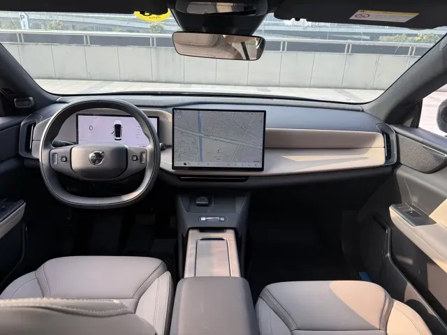 Volvo XC70 Plug-in Hybrid — Фото автомобиля 9