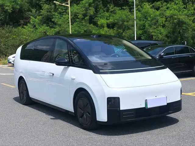 Li Auto MEGA — Фото автомобиля 4
