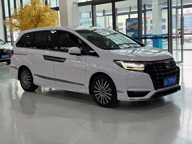 Honda Elysion — Фото автомобиля 3