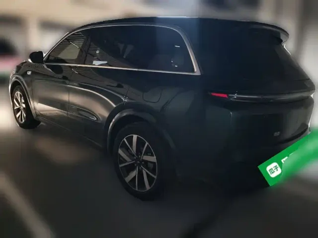 Li Auto L8 — Фото автомобиля 4
