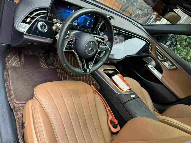 Mercedes-Benz E-Class — Фото автомобиля 4
