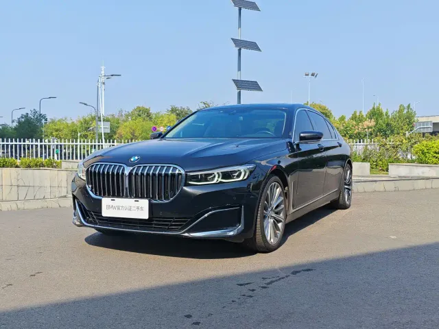 Фотография автомобиля — BMW 7 Series