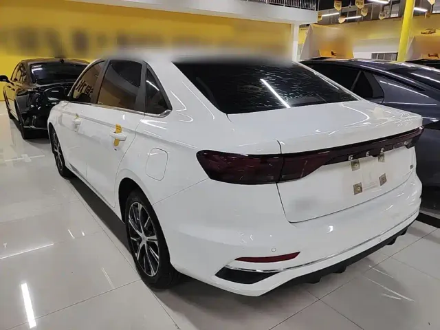 Geely Emgrand — Фото автомобиля 4