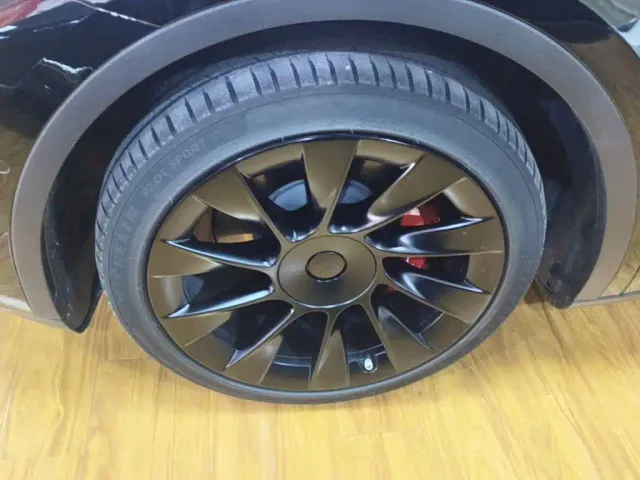 Tesla Model Y — Фото автомобиля 22