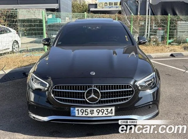 Фотография автомобиля — Mercedes-Benz E-Class