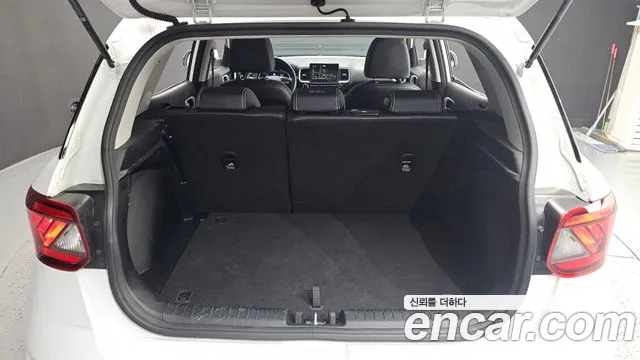 Hyundai Venue — Фото автомобиля 20
