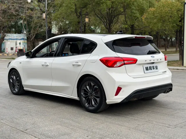 Ford Focus — Фото автомобиля 6