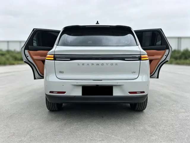 Leapmotor C10 — Фото автомобиля 7