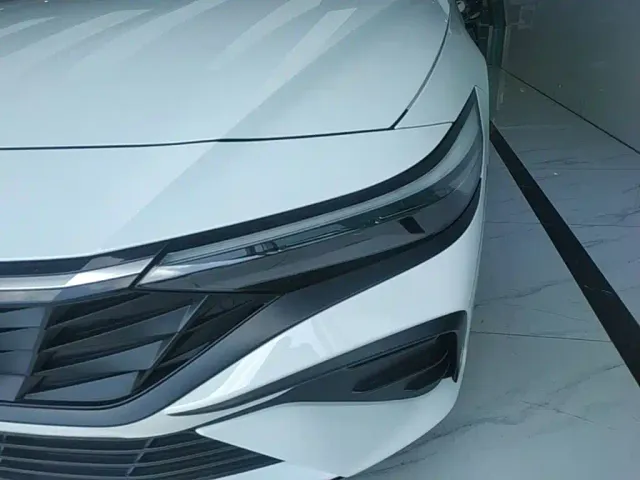 Hyundai Elantra — Фото автомобиля 2