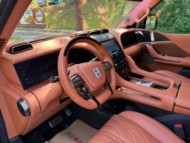 BYD U8 — Фото автомобиля 11